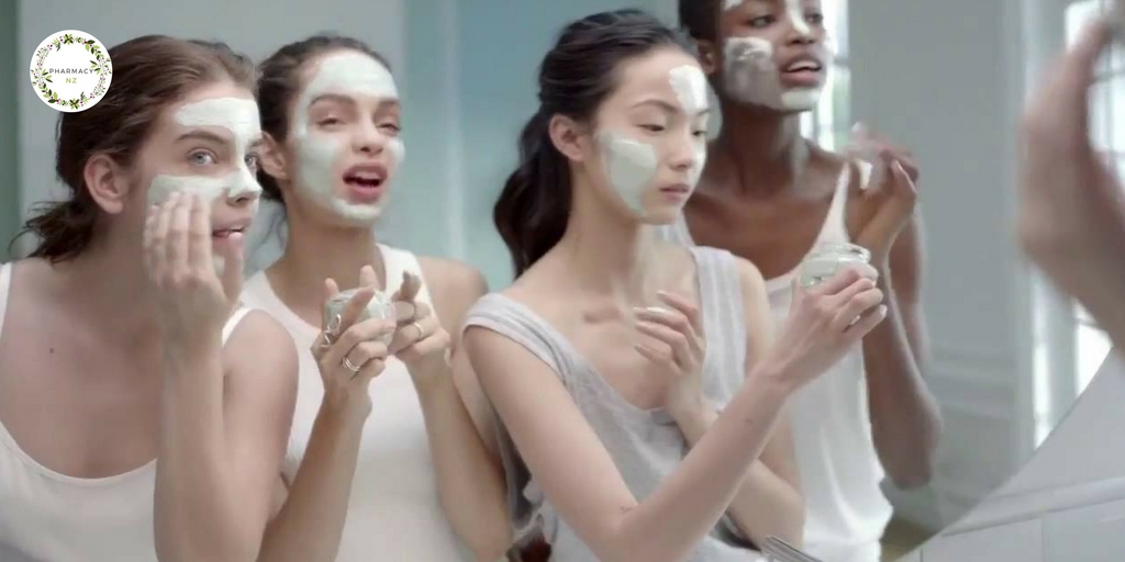 L'Oreal Pure Clay mask in use